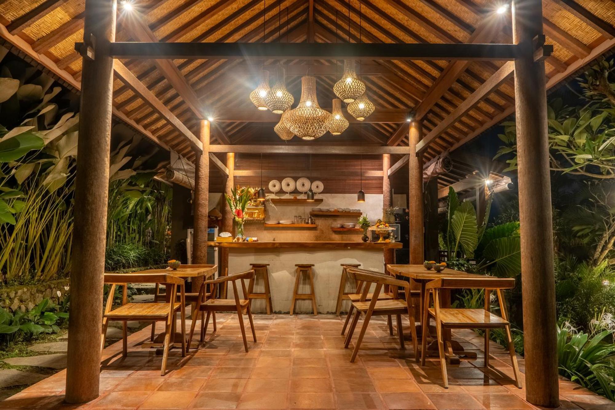 Mahadana Ubud Экстерьер фото